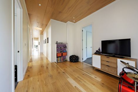 Photo of property in 27 Cochran Road, Oratia, Auckland, 0604