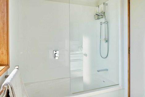 Photo of property in 2/130 Muritai Road, Eastbourne, Lower Hutt, 5013