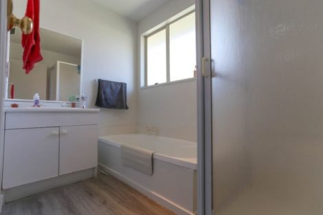 Photo of property in 4/2 Broadbent Street, Riccarton, Christchurch, 8041