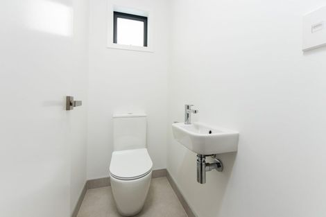 Photo of property in 5 Mokopiko Court, Beach Haven, Auckland, 0626