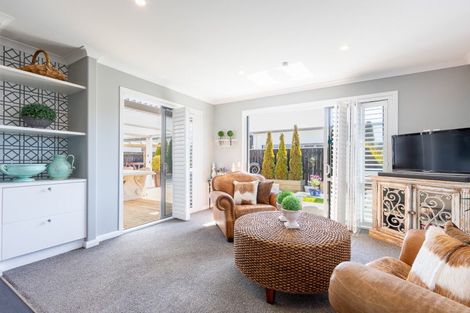 Photo of property in 14 Bridford Way, Paraparaumu, 5032