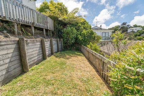 Photo of property in 31 Cheltenham Terrace, Newlands, Wellington, 6037