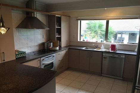 Photo of property in 150 Everglade Drive, Totara Heights, Auckland, 2105