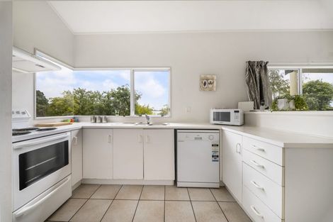 Photo of property in 2 Davern Lane, New Lynn, Auckland, 0600