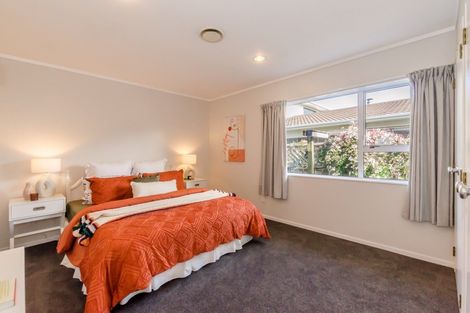 Photo of property in 2 Te Uruhi Grove, Paraparaumu, 5032