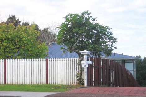 Photo of property in 8 Hartley Terrace, Massey, Auckland, 0614