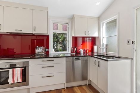 Photo of property in 36 Evans Bay Parade, Roseneath, Wellington, 6021