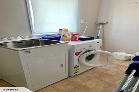 Photo of property in 2/3 Nimrod Place, Half Moon Bay, Auckland, 2012