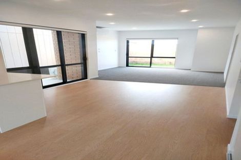 Photo of property in 14 Papai Lane, Massey, Auckland, 0614