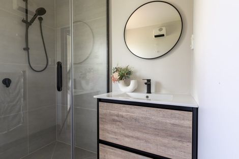 Photo of property in 7/11 Karamu Street, Te Atatu Peninsula, Auckland, 0610