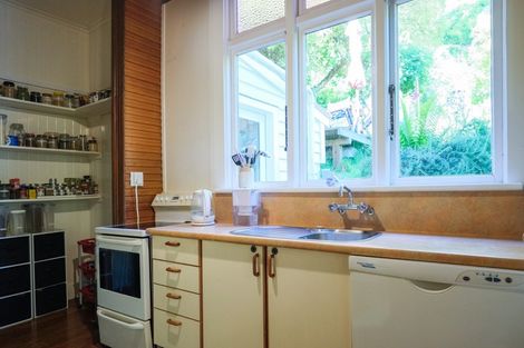 Photo of property in 30 Norfolk Street, Saint Clair, Dunedin, 9012