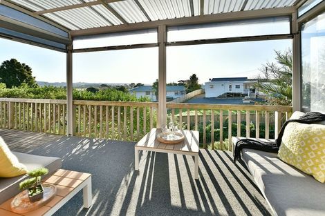 Photo of property in 15 Hand Road, Helensville, 0800