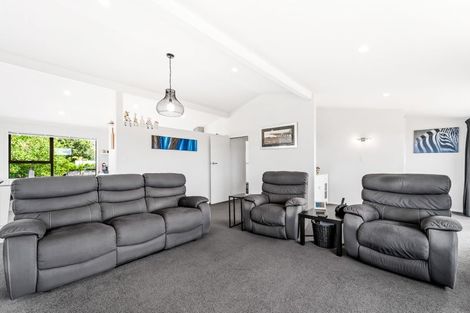 Photo of property in 19b Albatross Road, Red Beach, 0932