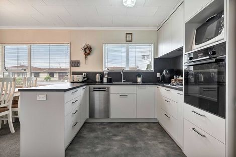 Photo of property in 20 Tukapa Street, Westown, New Plymouth, 4310