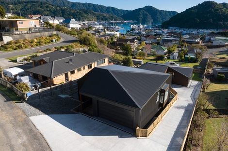 Photo of property in 12a Russell Street, Picton, 7220