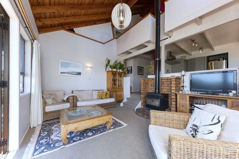 Photo of property in 46 Rayner Road, Piha, New Lynn, 0772