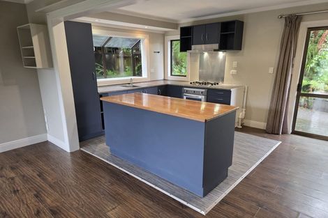 Photo of property in 48 Turanga Road, Henderson Valley, Auckland, 0612