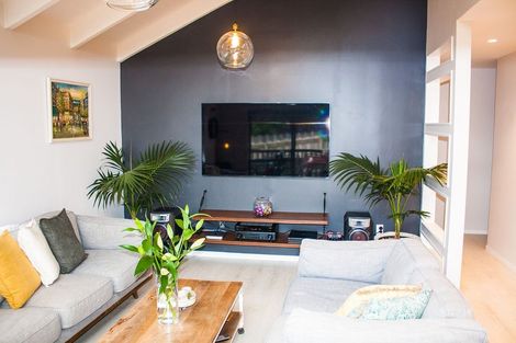 Photo of property in 1/87 Unsworth Drive, Unsworth Heights, Auckland, 0632