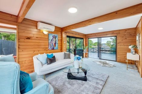 Photo of property in 1/21 Chablis Place, Henderson, Auckland, 0612