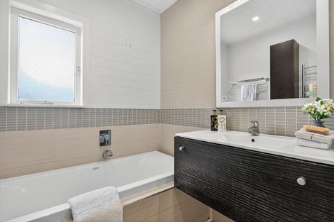 Photo of property in 29 Peter Terrace, Castor Bay, Auckland, 0620