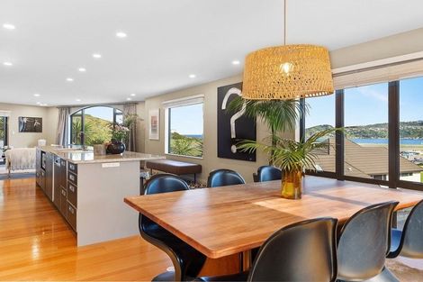 Photo of property in 5 Bunker Way, Strathmore Park, Wellington, 6022