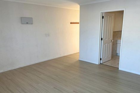 Photo of property in 14 Corta Bella Place, Golflands, Auckland, 2013