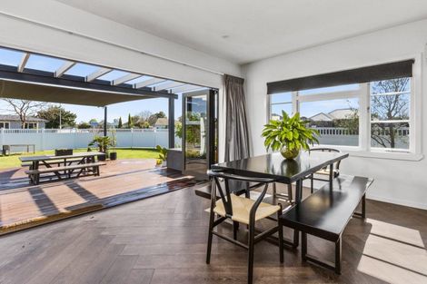 Photo of property in 709 Grove Road, Mayfair, Hastings, 4122