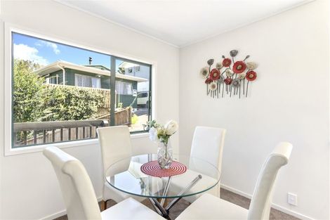 Photo of property in 72a Reynella Drive, Massey, Auckland, 0614