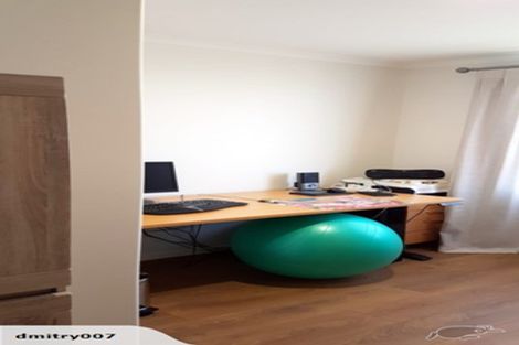 Photo of property in 11 Meharg Place, Fairview Heights, Auckland, 0632