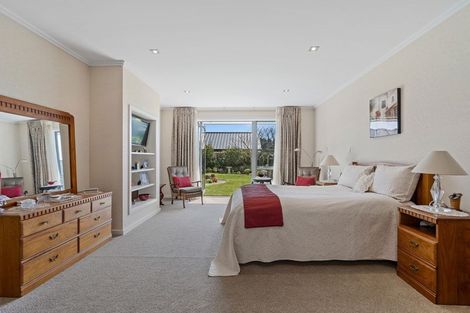 Photo of property in 12 Gleneagles Way, Waiwhakaiho, New Plymouth, 4312