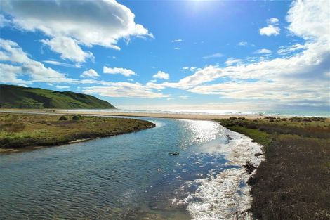 Photo of property in 9 Shoal Beach Road, Aramoana, Omakere, 4271