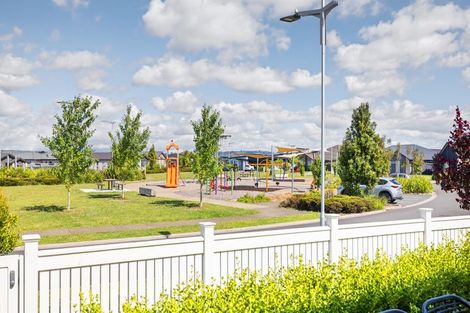 Photo of property in 17 Matepu Crescent, Pyes Pa, Tauranga, 3112