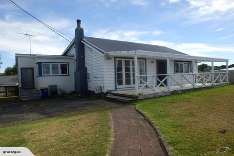 Photo of property in 1/884 East Coast Road, Northcross, Auckland, 0630