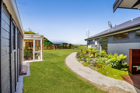 Photo of property in 956 Richmond Road, Lepperton, New Plymouth, 4373