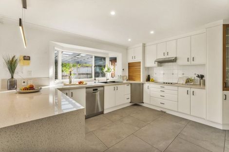 Photo of property in 6 Canonbie Place, East Tamaki Heights, Auckland, 2016
