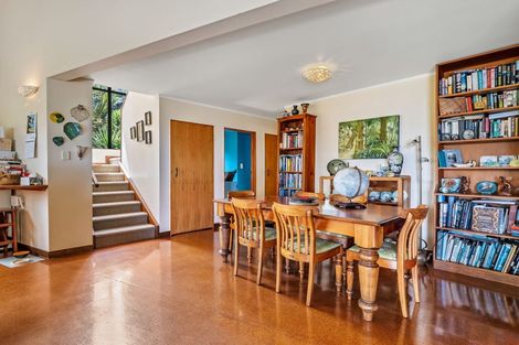 Photo of property in 117 Seaview Road, Piha, New Lynn, 0772