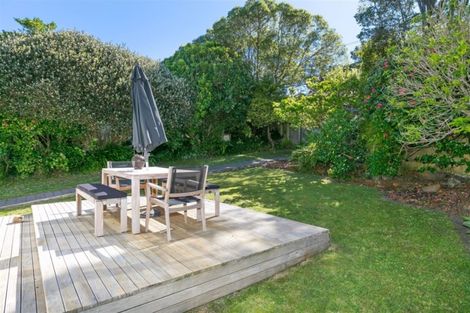 Photo of property in 16 Ranui Crescent, Khandallah, Wellington, 6035