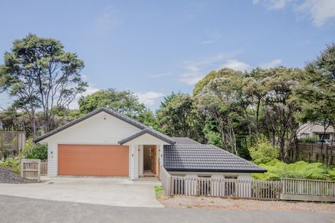 Photo of property in 28 Mccahon Place, Titirangi, Auckland, 0604