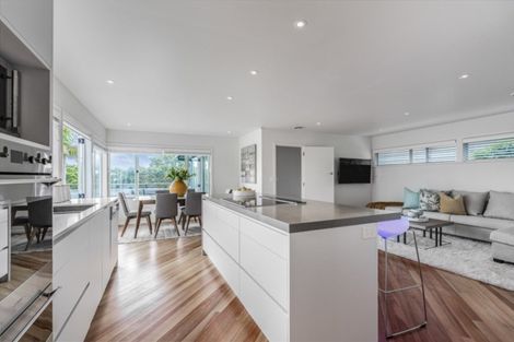 Photo of property in 77a Stanley Point Road, Stanley Point, Auckland, 0624