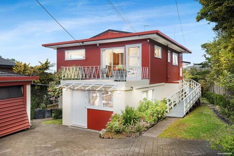 Photo of property in 35 Montgomery Avenue, Rothesay Bay, Auckland, 0630