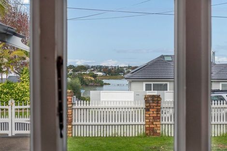 Photo of property in 1/92 Norwood Road, Bayswater, Auckland, 0622
