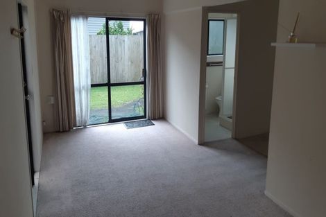 Photo of property in 4229 Great North Road, Glendene, Auckland, 0602