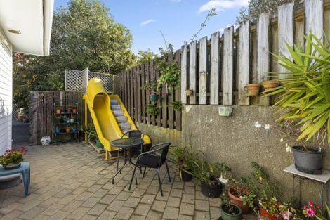 Photo of property in 51 Oakleigh Street, Maungaraki, Lower Hutt, 5010