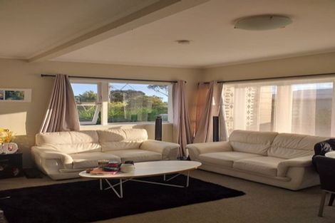 Photo of property in 1/27 Neptune Avenue, Beach Haven, Auckland, 0626