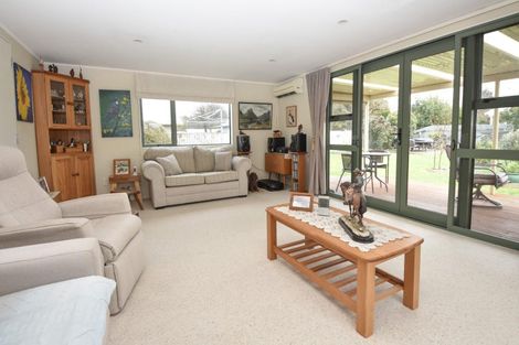 Photo of property in 6 Kupe Drive, Carterton, 5713