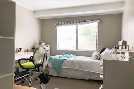 Photo of property in 8a Spring Grove, Henderson, Auckland, 0612