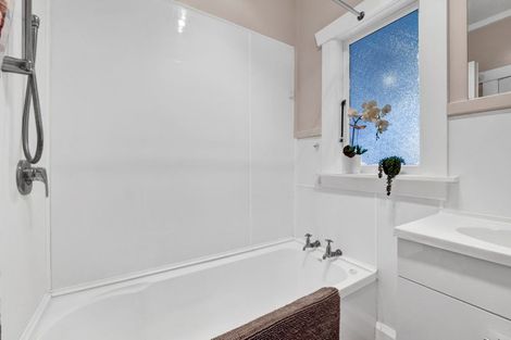 Photo of property in 22 Ngaio Street, Strandon, New Plymouth, 4312