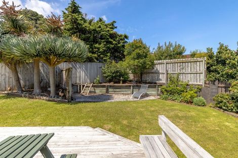 Photo of property in 6 Milne Place, Merrilands, New Plymouth, 4312