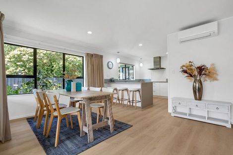 Photo of property in 9 Wyatt Place, Glendene, Auckland, 0602