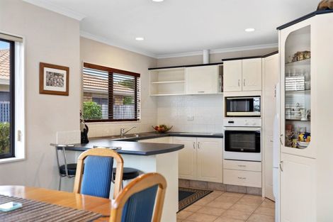 Photo of property in 15 Rosberg Place, Mount Maunganui, 3116